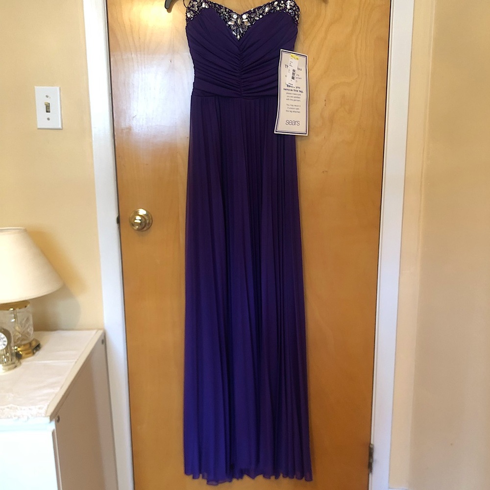 NWT! Embellished Sweetheart Neckline Pleated Gown